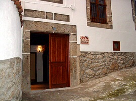 Apartamentos "La Antigua Fonda" (Candelario) / Alojamientos Rurales